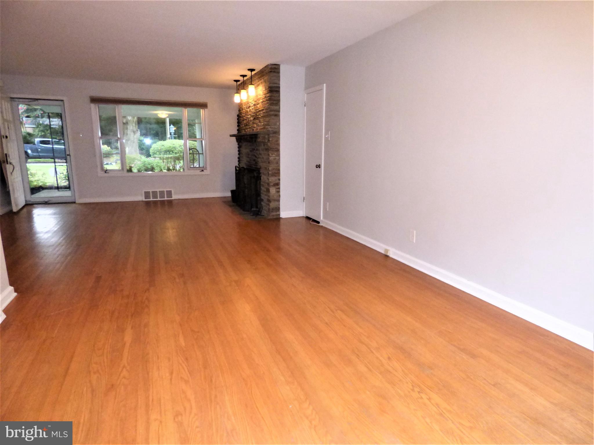 8033 Hammond Road Cheltenham, PA 19012 - Photo 10 of 38 View from Dining to Living Room