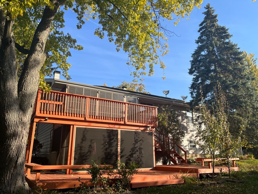 1345 Hassell Drive Hoffman Estates, IL 60169 - Photo 27 of 36 an outdoor view of garden