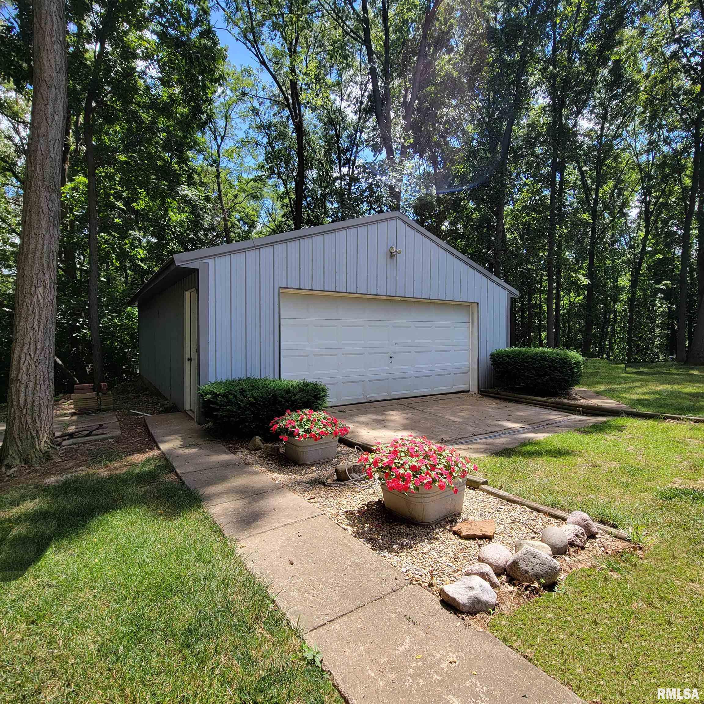 3716 Sheridan Road Pekin, IL 61554 - Photo 6 of 37 Gallery Image 6
