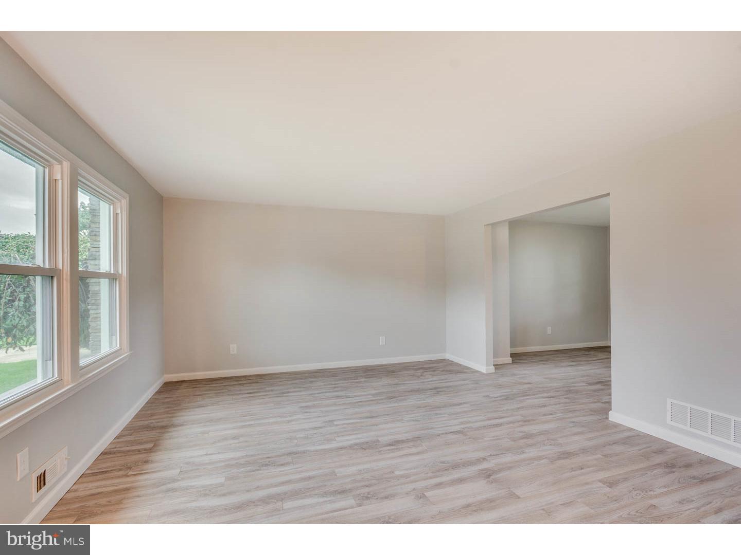 15 Candlestick Road Laurel Springs, NJ 08021 - Photo 7 of 25 Living Room