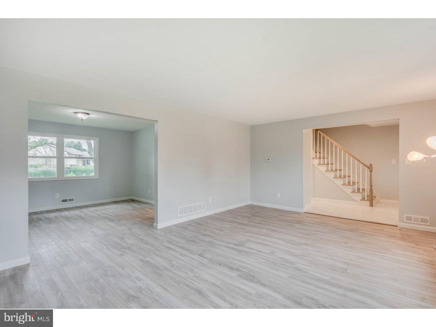 15 Candlestick Road Laurel Springs, NJ 08021 - Photo 8 of 25 Living Room