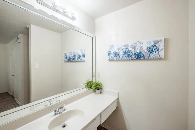 $899 | 10401 Lamar Boulevard North, Unit I108, Austin, TX 78753