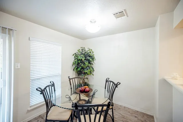 $899 | 10401 Lamar Boulevard North, Unit I108, Austin, TX 78753