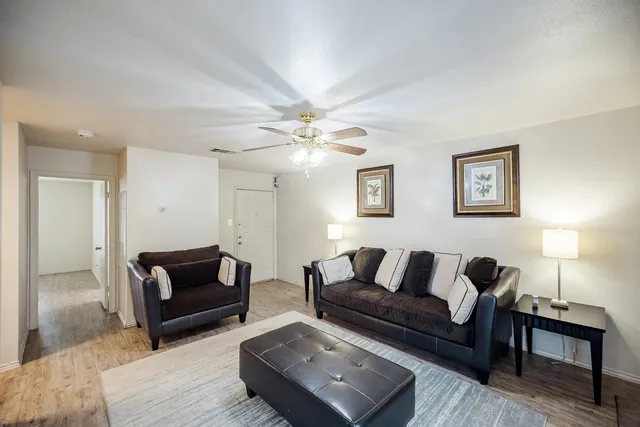 $899 | 10401 Lamar Boulevard North, Unit I108, Austin, TX 78753