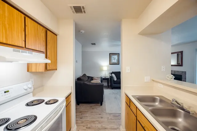 $899 | 10401 Lamar Boulevard North, Unit I108, Austin, TX 78753