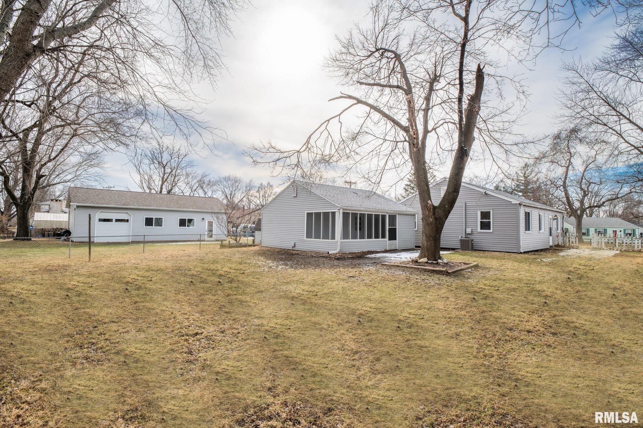 303 Decatur Road Marquette Heights, IL 61554 - Photo 4 of 27 Gallery Image 4