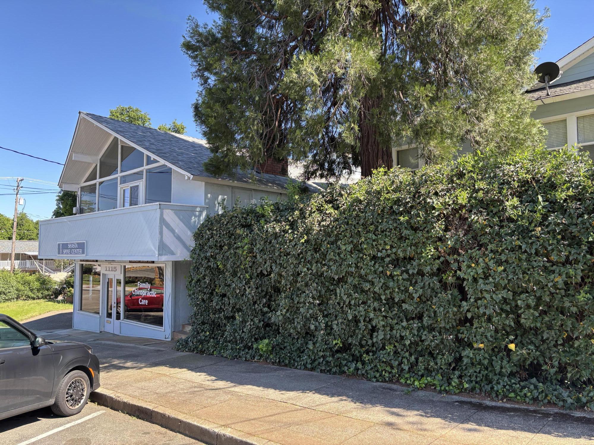 1115-1123 Eureka Way Redding, CA 96001 - Photo 3 of 8 IMG_2432