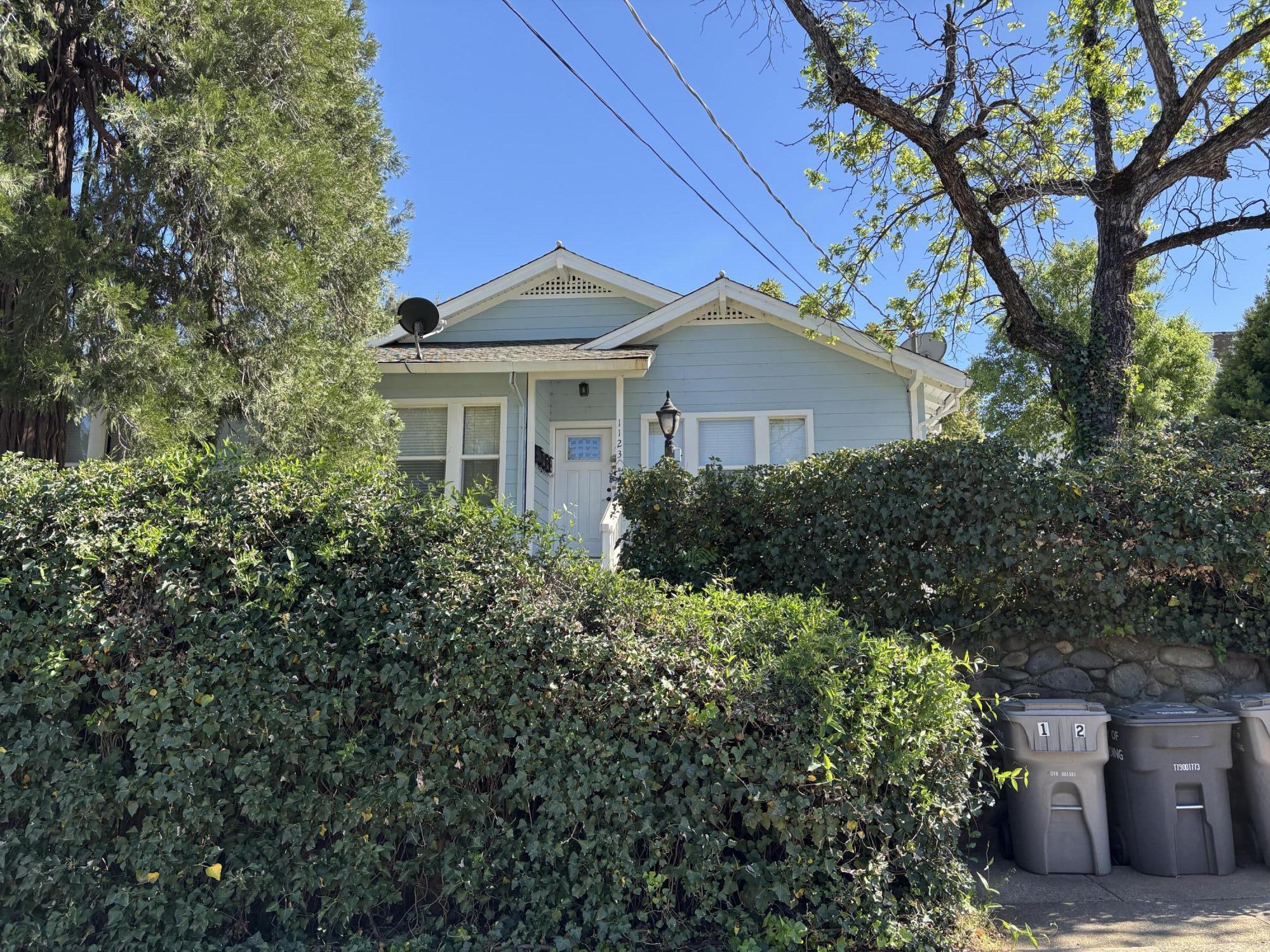 1115-1123 Eureka Way Redding, CA 96001 - Photo 4 of 8 IMG_2433