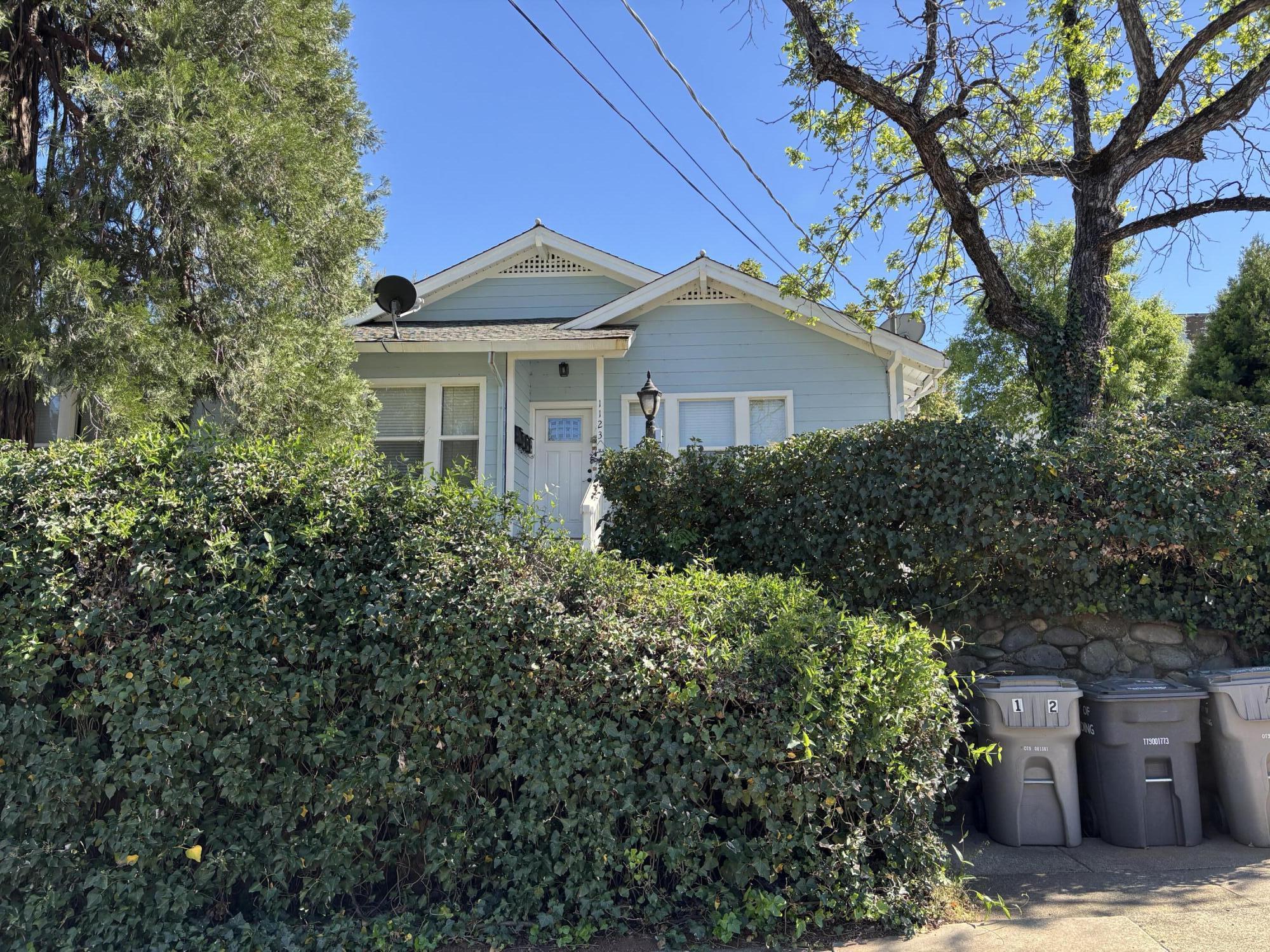 1115-1123 Eureka Way Redding, CA 96001 - Photo 7 of 8 IMG_2434