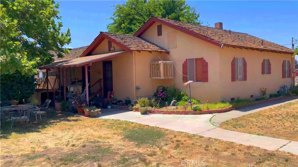 140 Swanson Road Manteca, CA 95337 - Photo 10 of 14 a view of a house with yard and sitting area