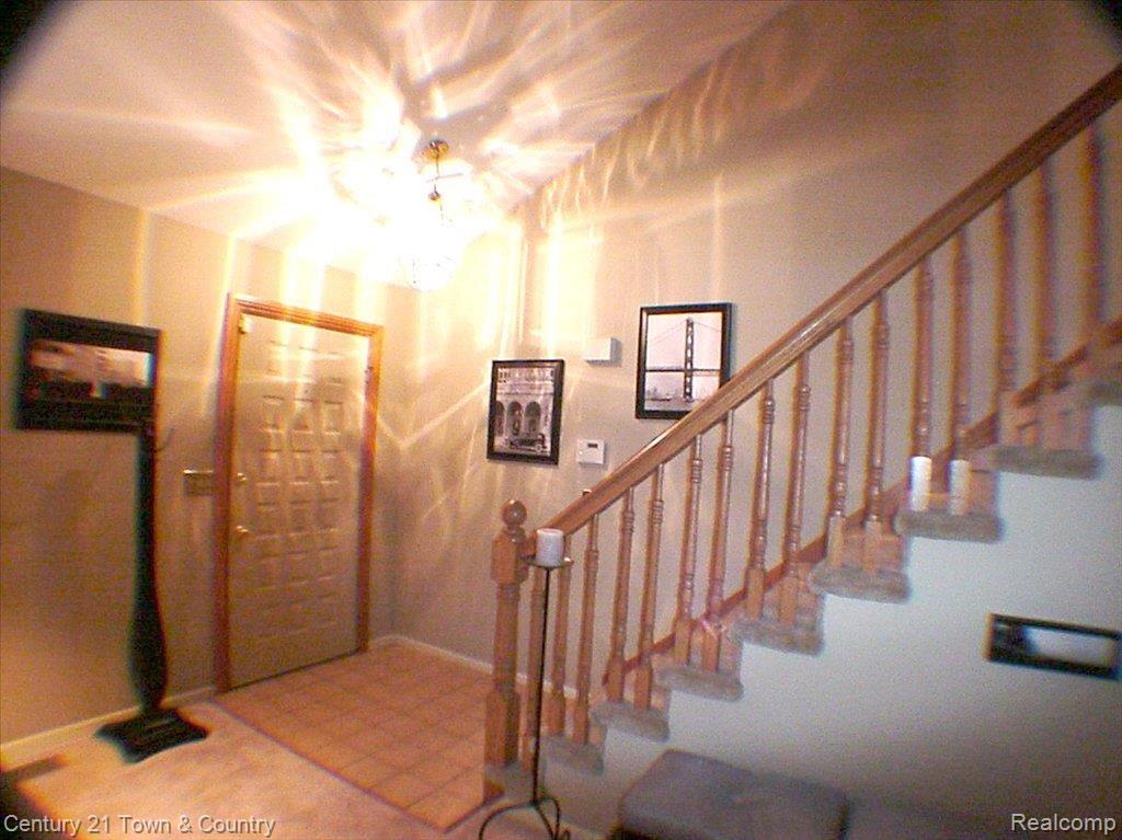 2225 Siboney Court, Unit 50 Rochester, MI 48309 - Photo 2 of 11 FOYER