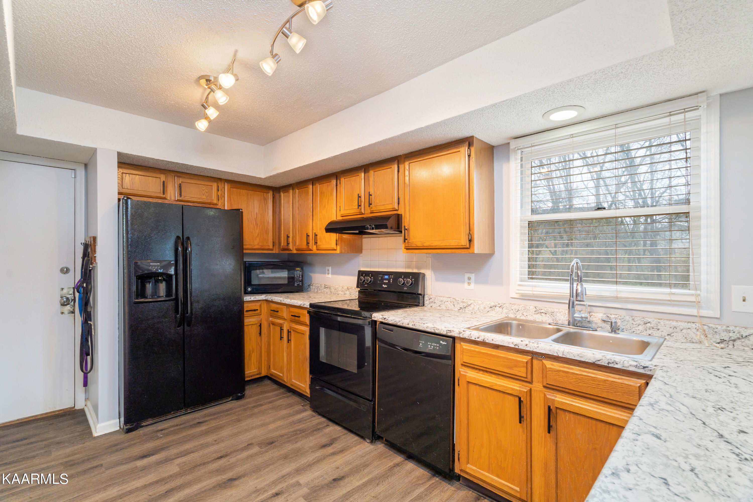 8824 Nubbin Ridge Road Knoxville, TN 37923 - Photo 4 of 22 8824 Nubbin Ridge Rd-17