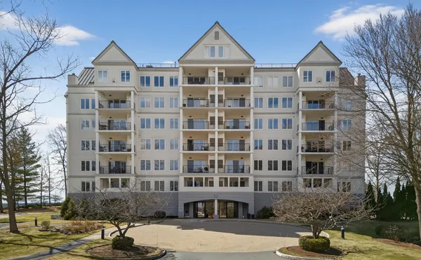 $399,999 | 12 Mountain Laurels Drive, Unit 204, Nashua, NH 03062
