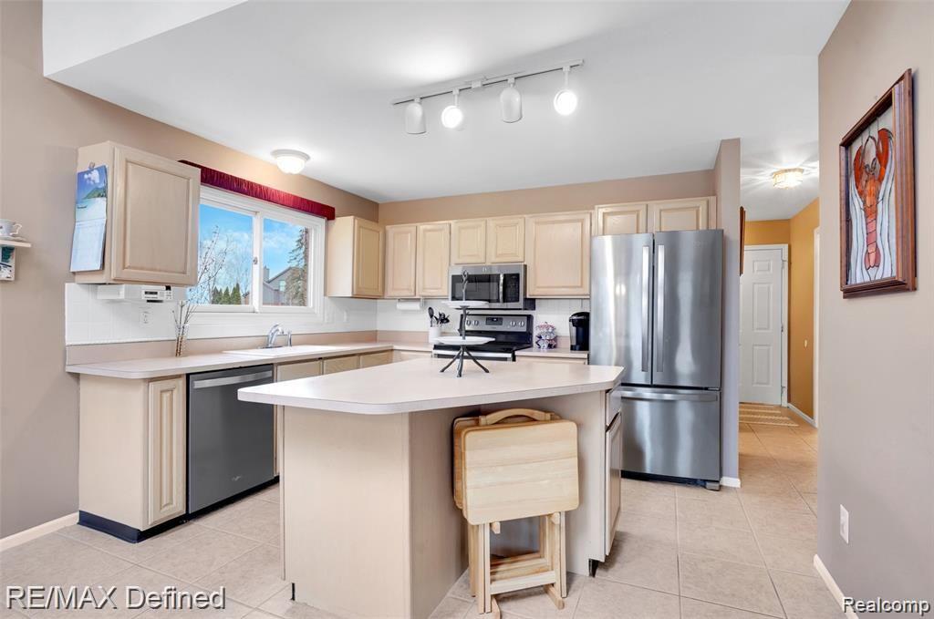 3344 Fulham Drive Rochester, MI 48309 - Photo 6 of 25 6.jpg