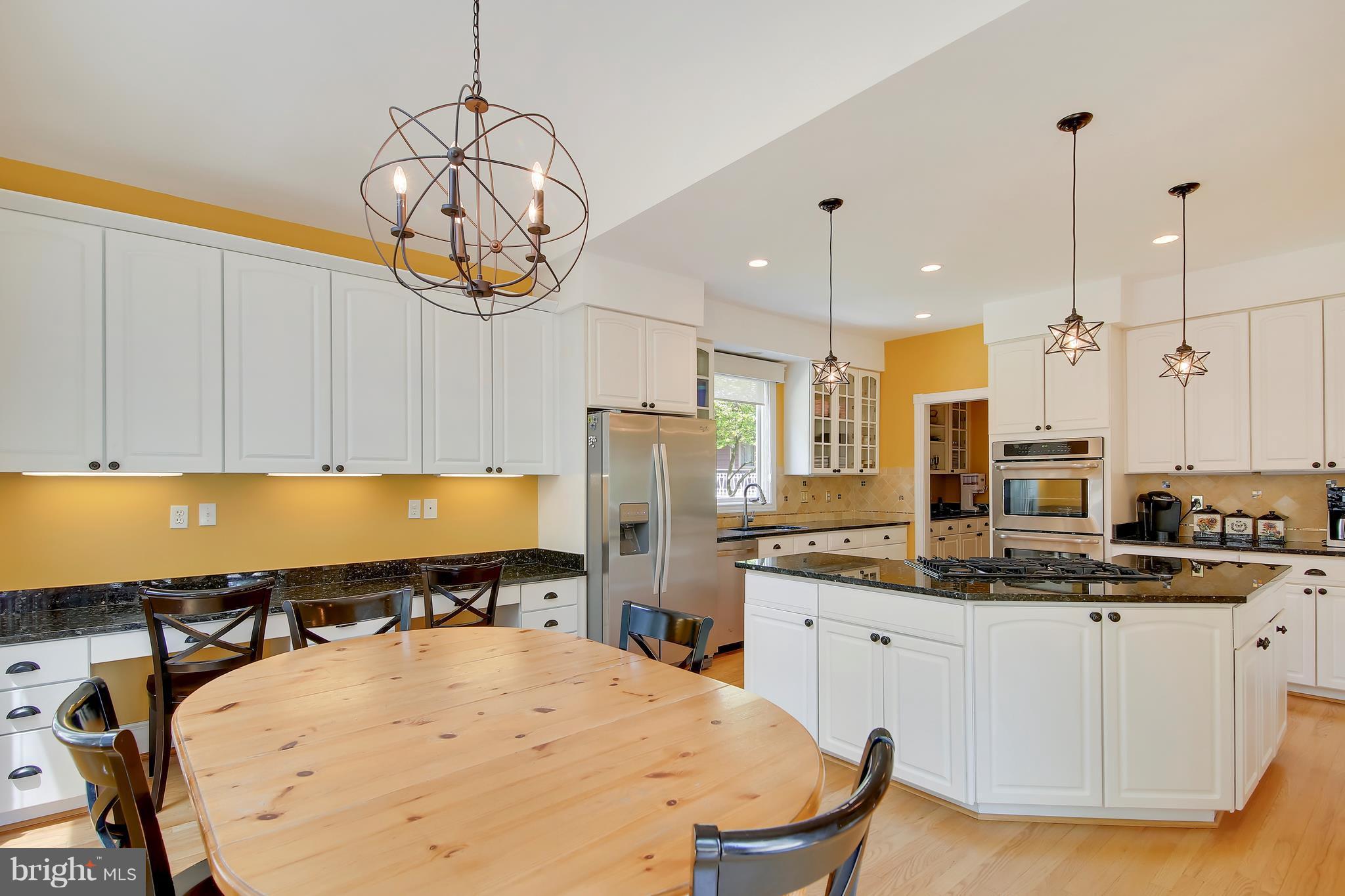 344 Little Quarry Road Gaithersburg, MD 20878 - Photo 12 of 30 Note the new custom lighting!