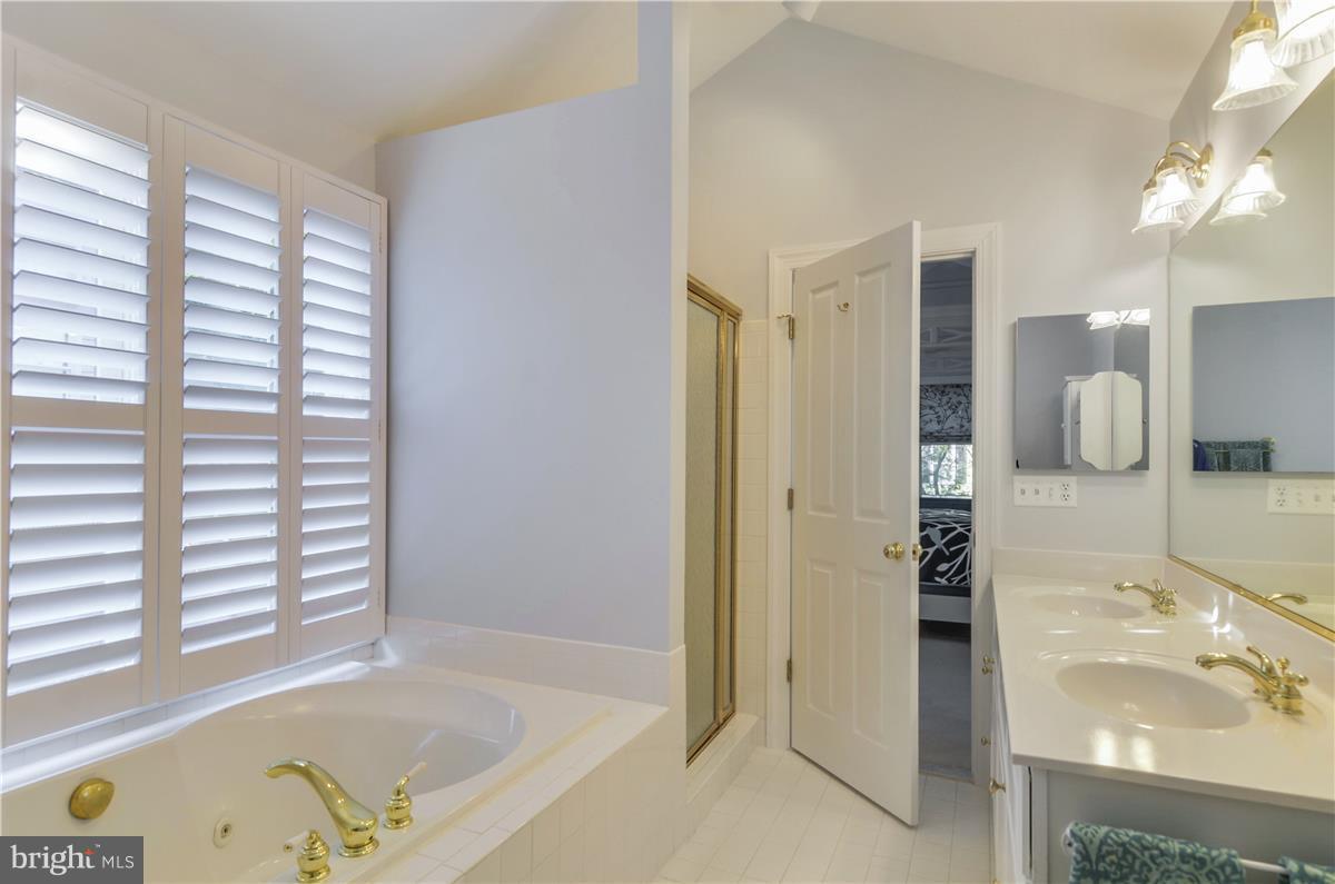344 Little Quarry Road Gaithersburg, MD 20878 - Photo 22 of 30 Enjoy a bath in the jetted tub!