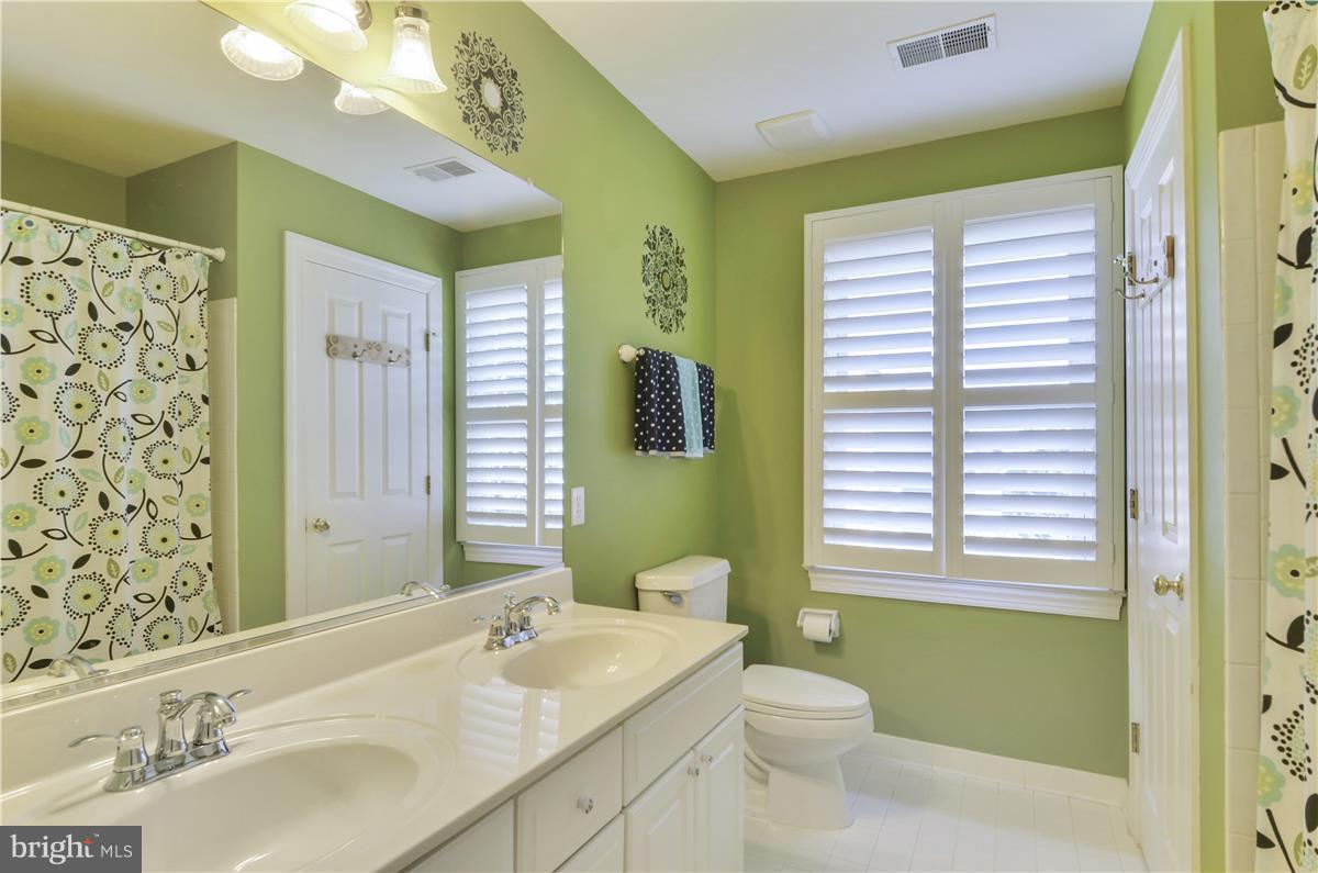 344 Little Quarry Road Gaithersburg, MD 20878 - Photo 24 of 30 Spacious hall bath