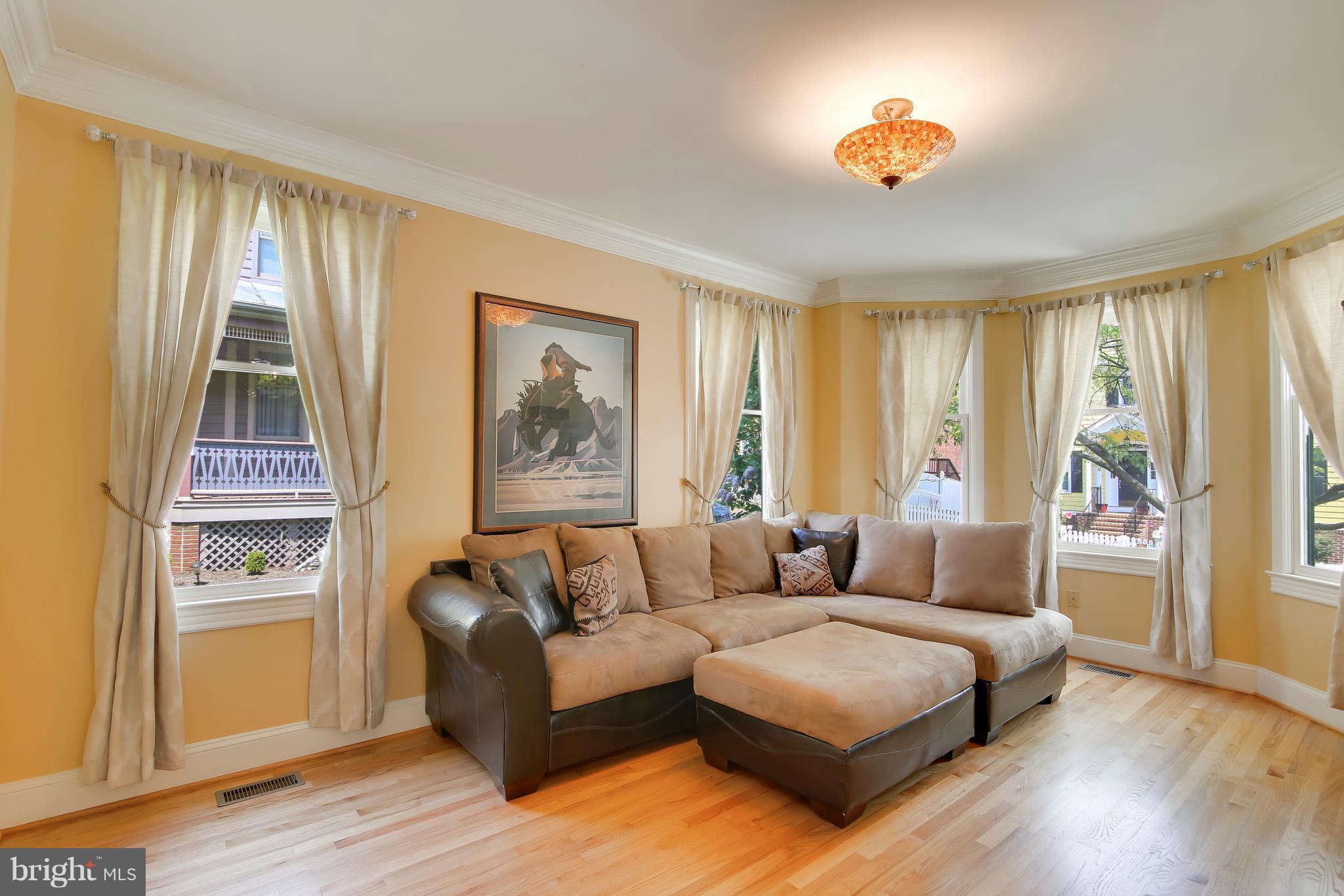 344 Little Quarry Road Gaithersburg, MD 20878 - Photo 4 of 30 Sunny living room w/new hardwood & turret