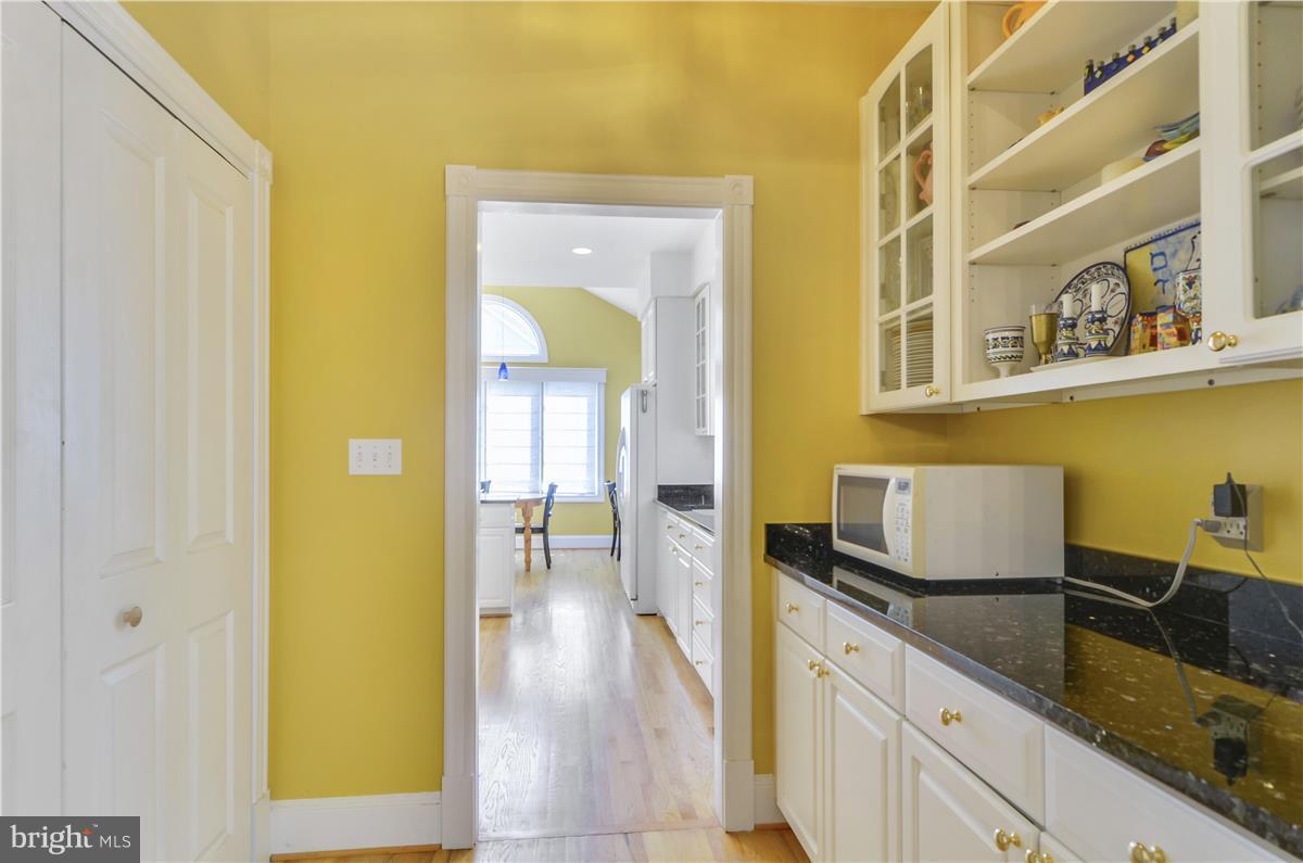 344 Little Quarry Road Gaithersburg, MD 20878 - Photo 8 of 30 Convenient butler's pantry w/main level laundry