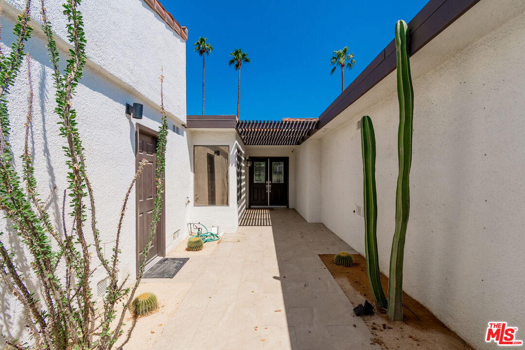 109 Torremolinos Drive Rancho Mirage, CA 92270 - Photo 4 of 39 a view of a house with a potted plant