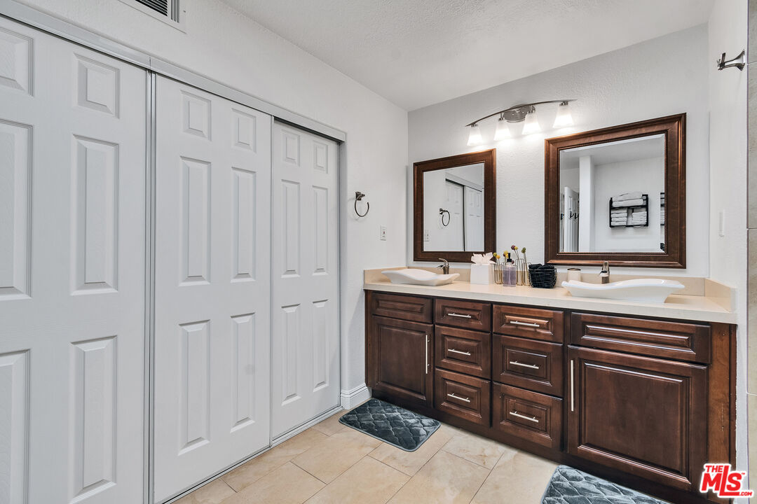 109 Torremolinos Drive Rancho Mirage, CA 92270 - Photo 10 of 39 a spacious bathroom with a double vanity sink and a mirror