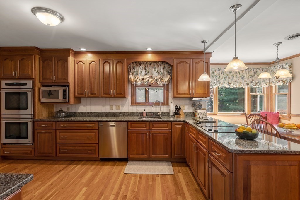 6 Ridgeway Road North Reading, MA 01864 - Photo 5 of 38 Gallery Image 5