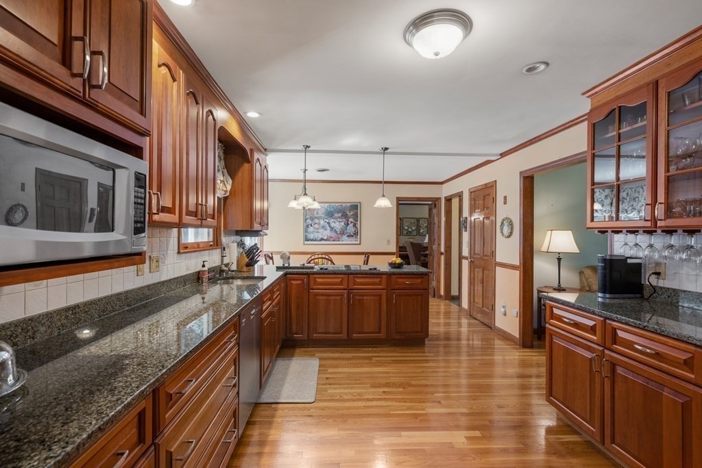 6 Ridgeway Road North Reading, MA 01864 - Photo 6 of 38 Gallery Image 6