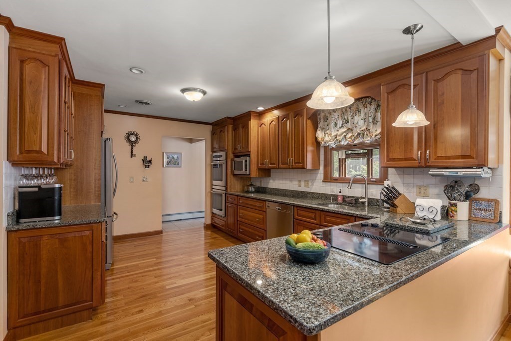 6 Ridgeway Road North Reading, MA 01864 - Photo 7 of 38 Gallery Image 7
