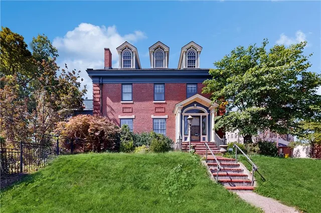 $379,000 | 840 North 25th Street, St. Joseph, MO 64506