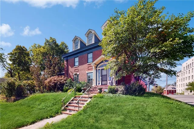 $379,000 | 840 North 25th Street, St. Joseph, MO 64506