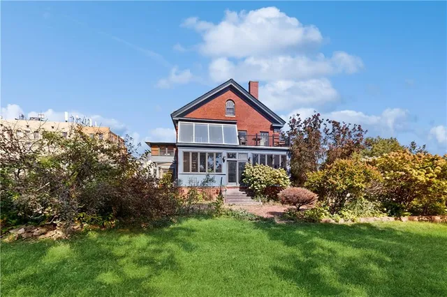 $379,000 | 840 North 25th Street, St. Joseph, MO 64506