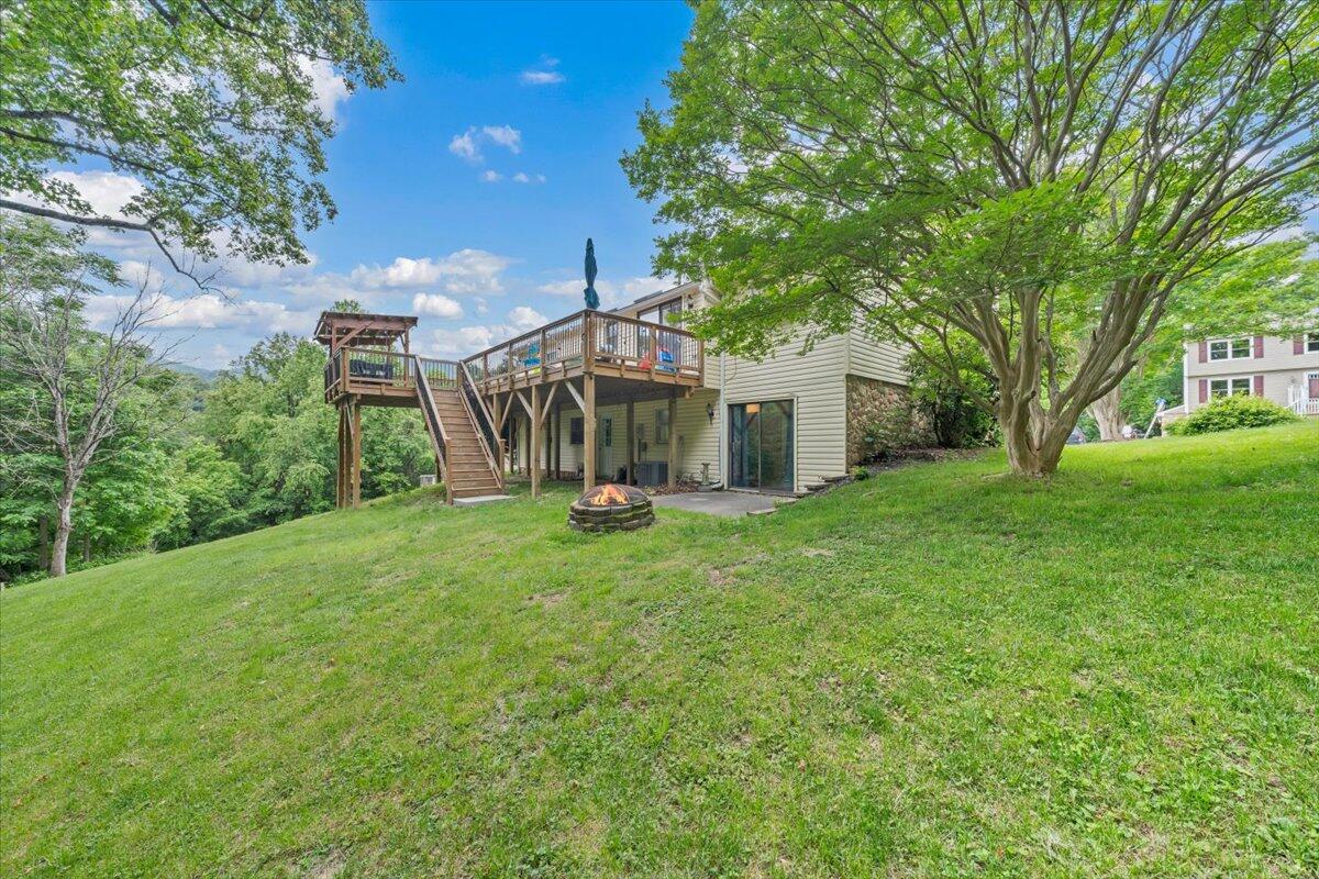 7851 Cedar Edge Road Roanoke, VA 24018 - Photo 38 of 44 a view of a house with backyard and a tree