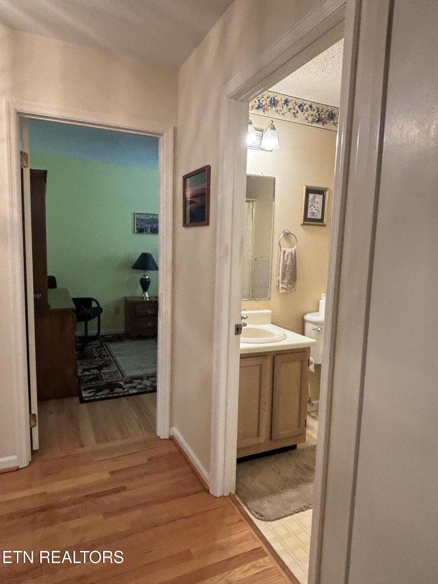 6021 Osage Road Crossville, TN 38572 - Photo 16 of 33 Hall