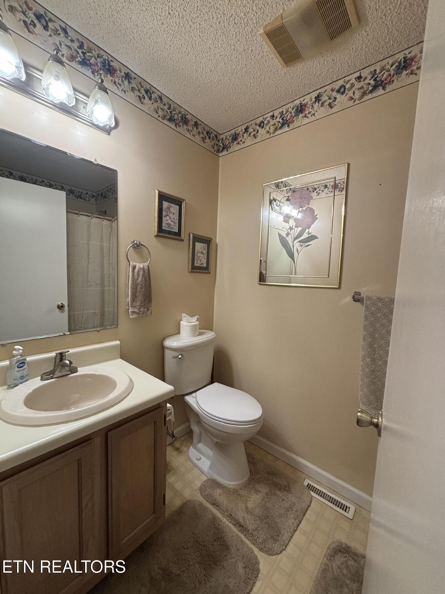 6021 Osage Road Crossville, TN 38572 - Photo 19 of 33 Guest Bath