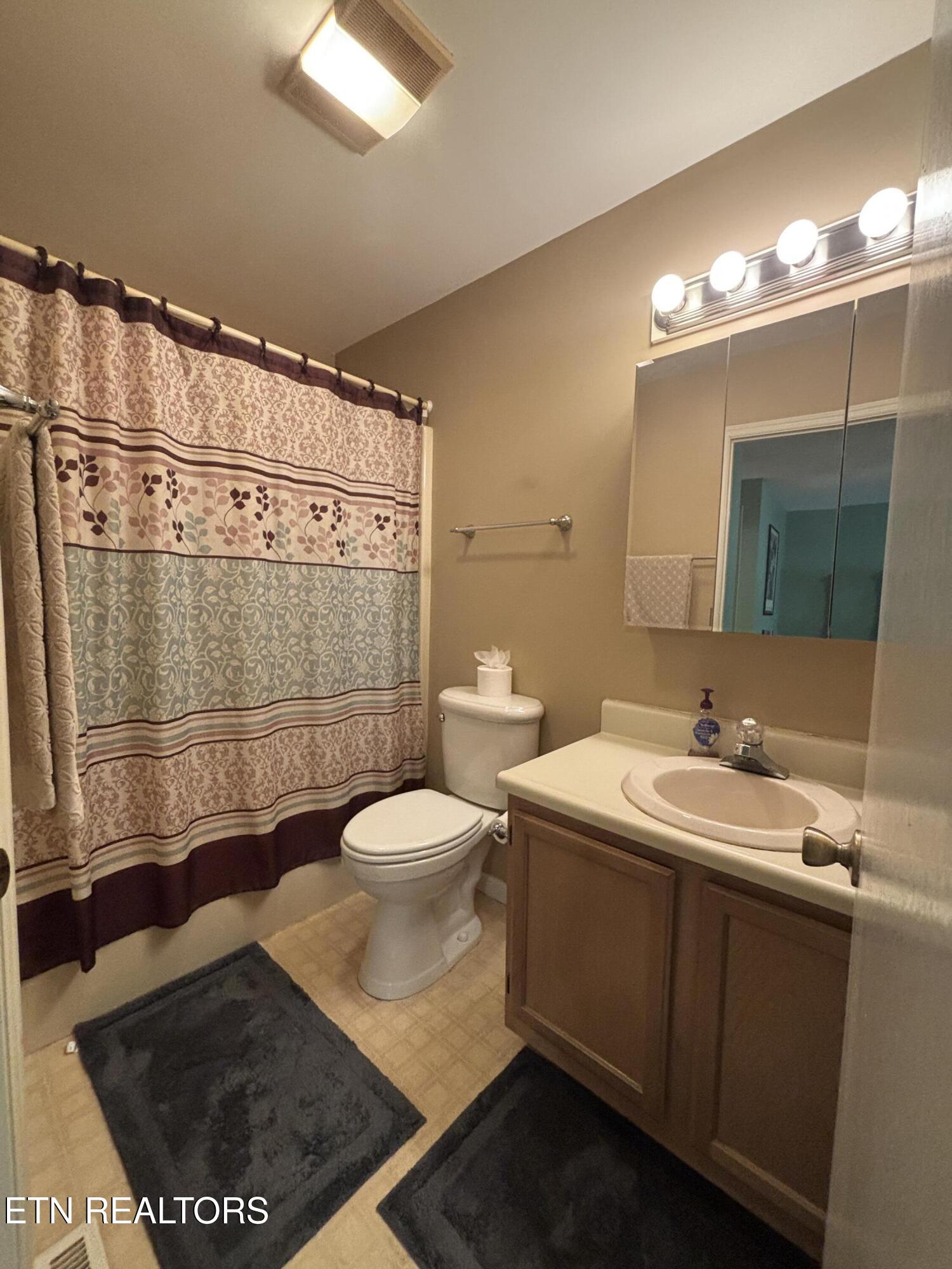 6021 Osage Road Crossville, TN 38572 - Photo 21 of 33 Owner Bath