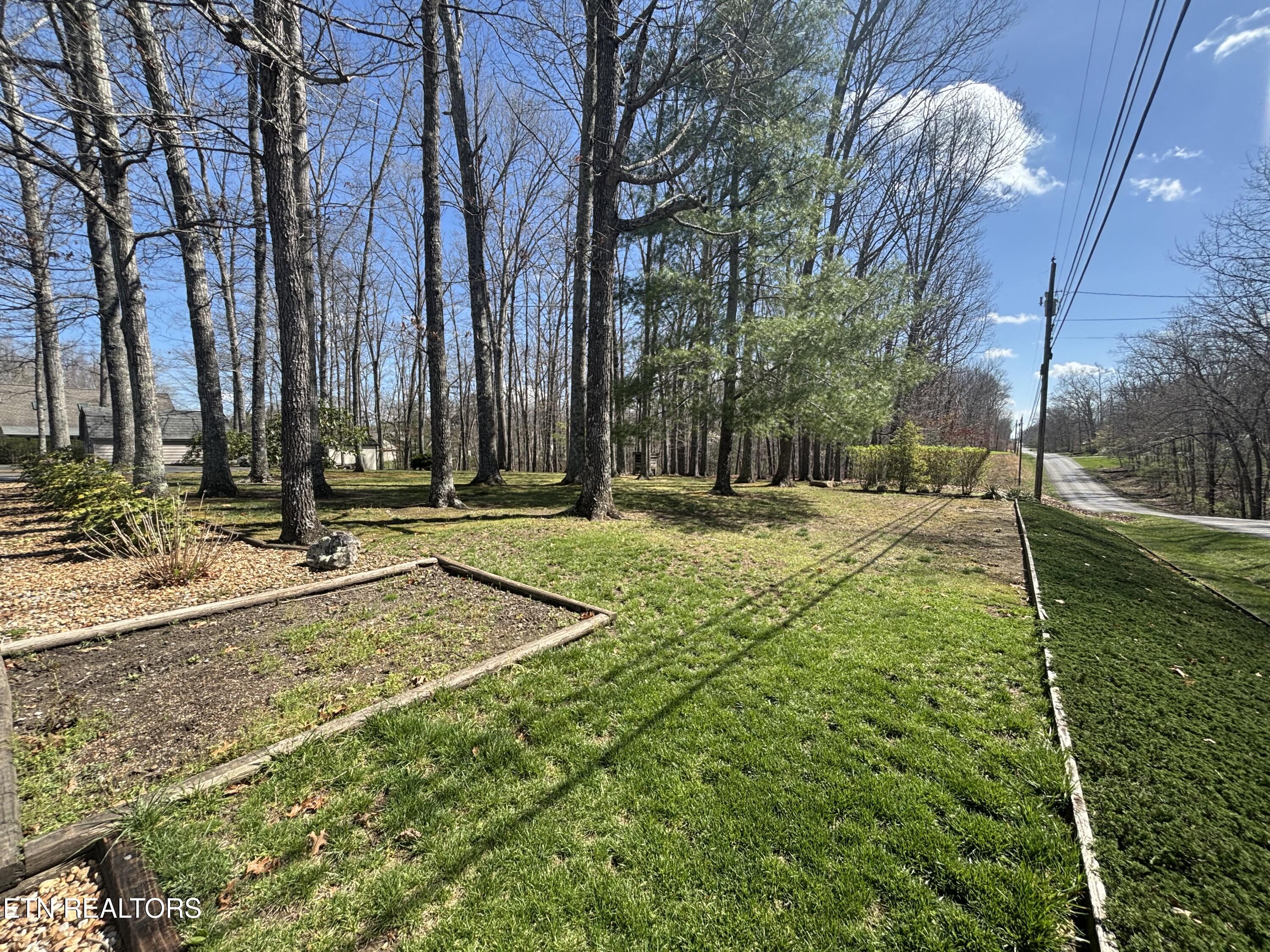 6021 Osage Road Crossville, TN 38572 - Photo 30 of 33 Front Yard