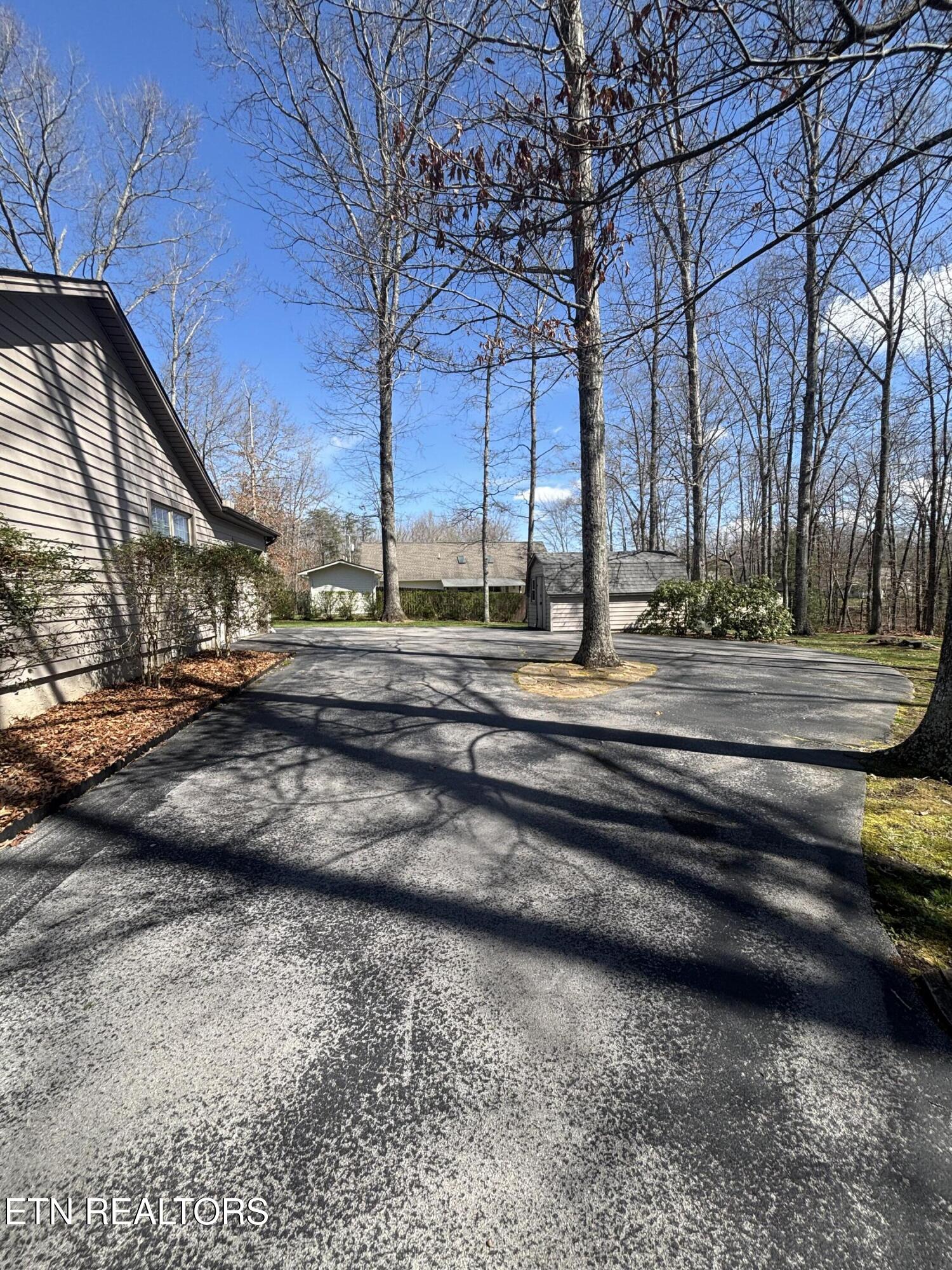 6021 Osage Road Crossville, TN 38572 - Photo 5 of 33 Drive to garage