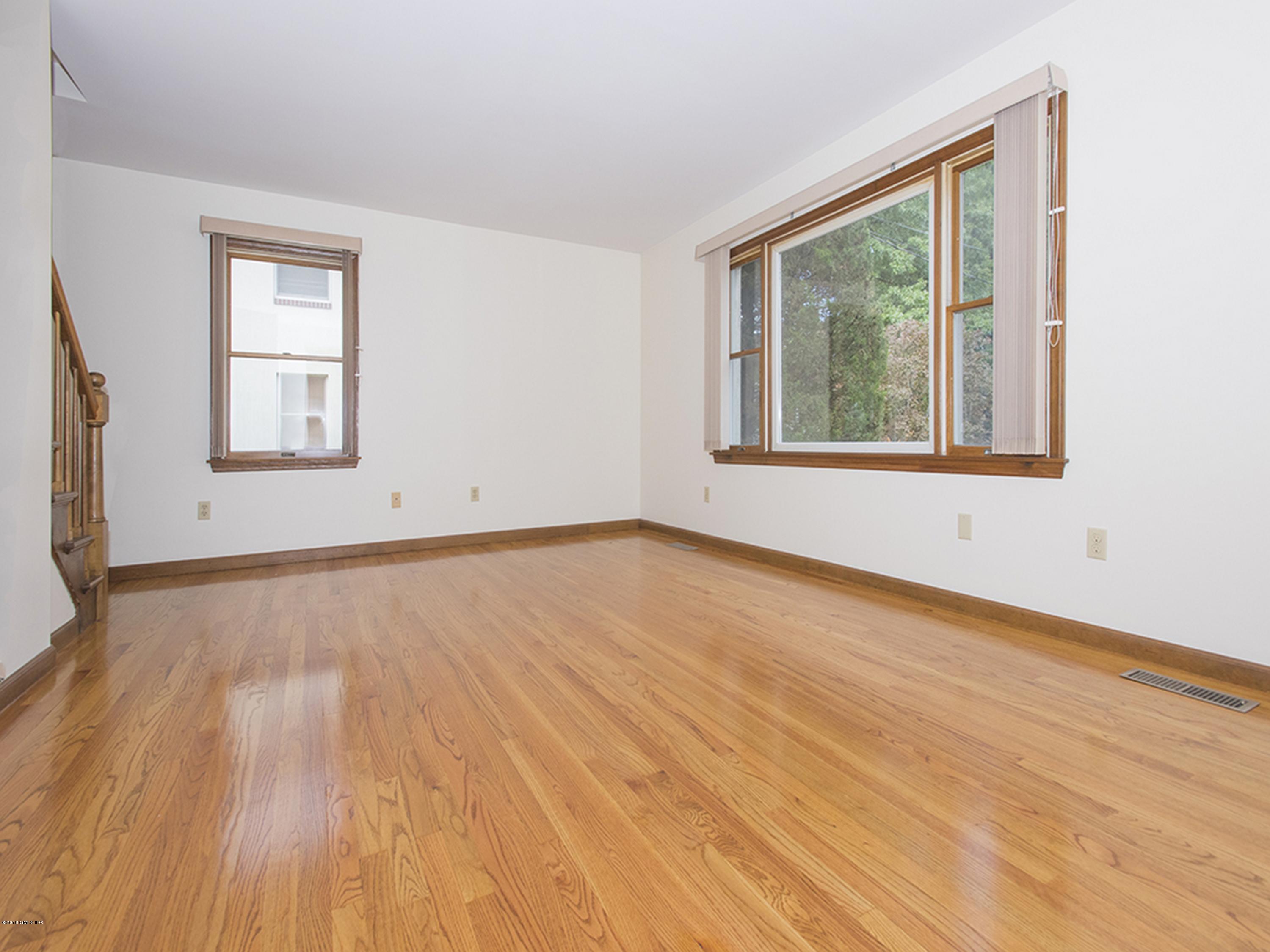 108 Monica Road, Unit 4 Greenwich, CT 06831 - Photo 3 of 20 106 Monica St B_Greenwich_digital_10