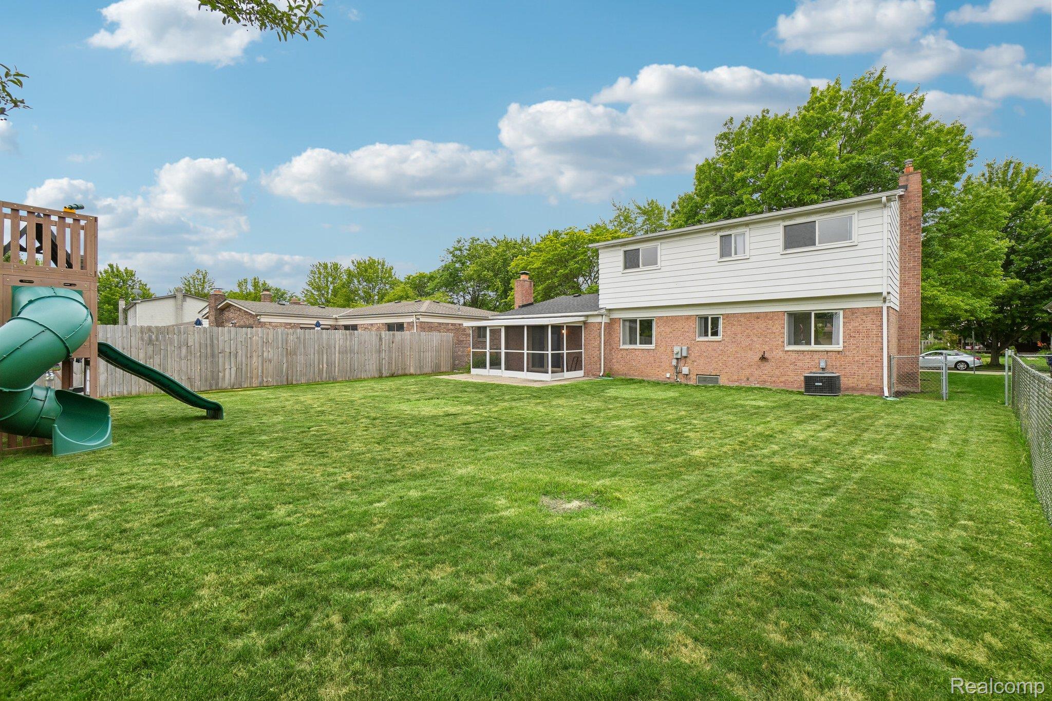 6046 Wedgewood Road Canton, MI 48187 - Photo 39 of 45 40-web-or-mls-Wedgewood Rd-S2206-040.jpg