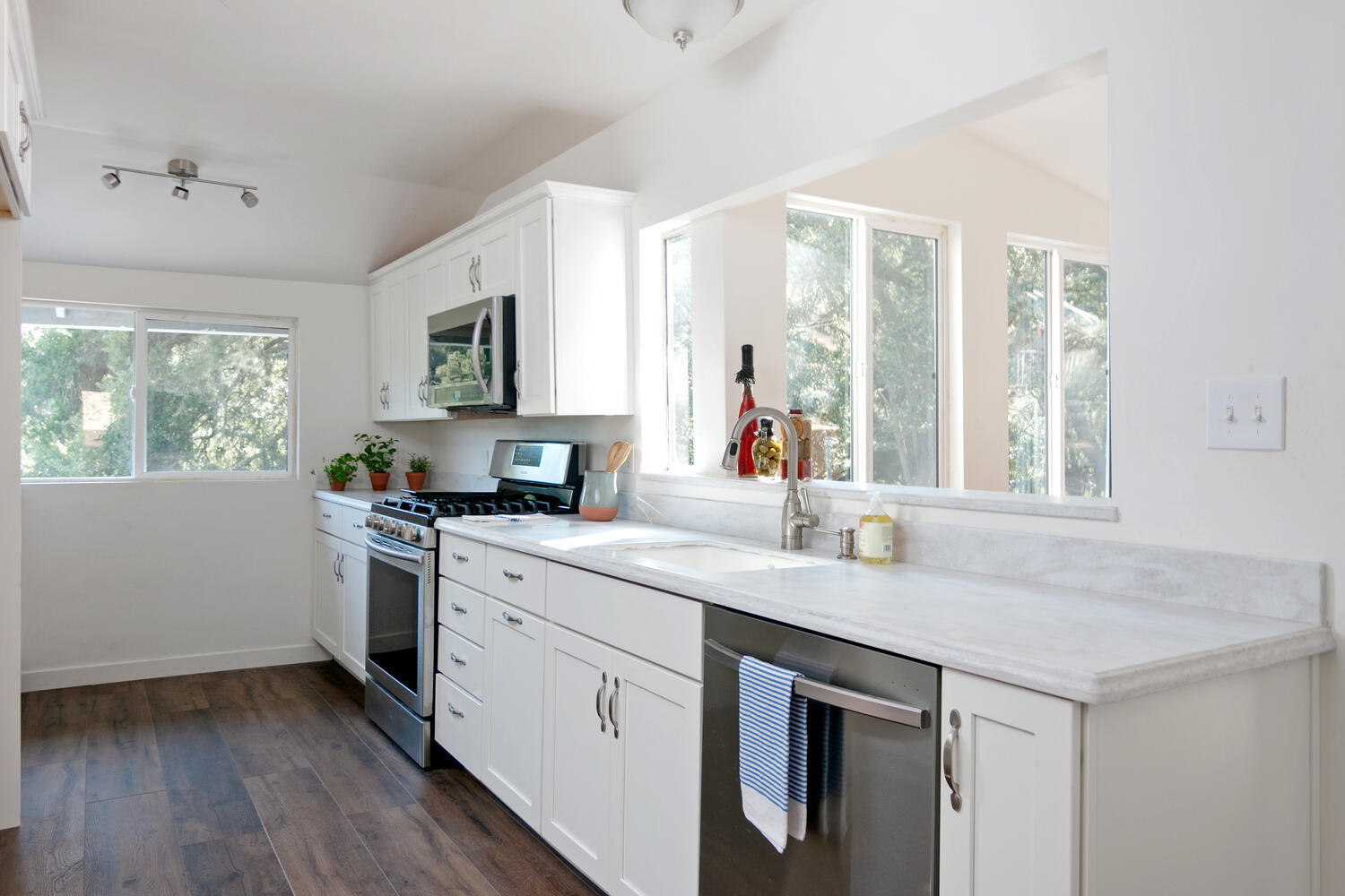 9 Kinevan Road Santa Barbara, CA 93105 - Photo 13 of 52 9 Kinevan Rd-010-012-Kitchen-MLS_Size