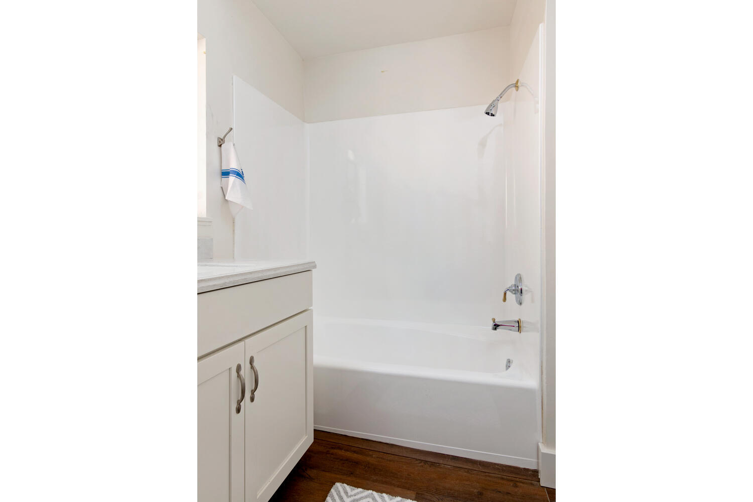9 Kinevan Road Santa Barbara, CA 93105 - Photo 22 of 52 9 Kinevan Rd-019-001-Bathroom-MLS_Size