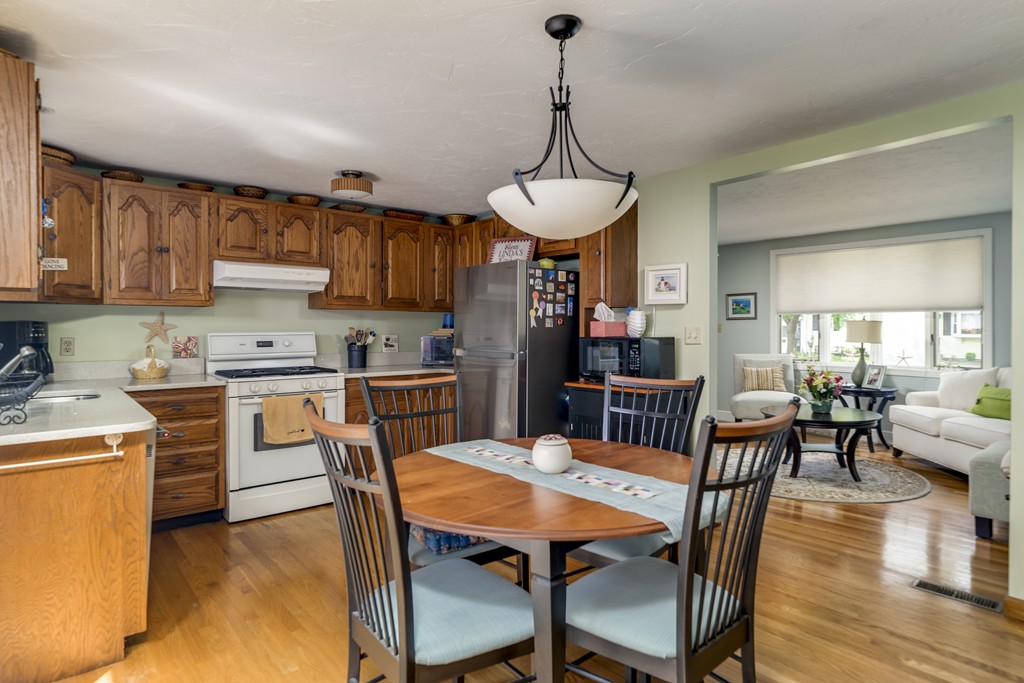 37 Merrymount Road Weymouth, MA 02190 - Photo 3 of 18 Gallery Image 3