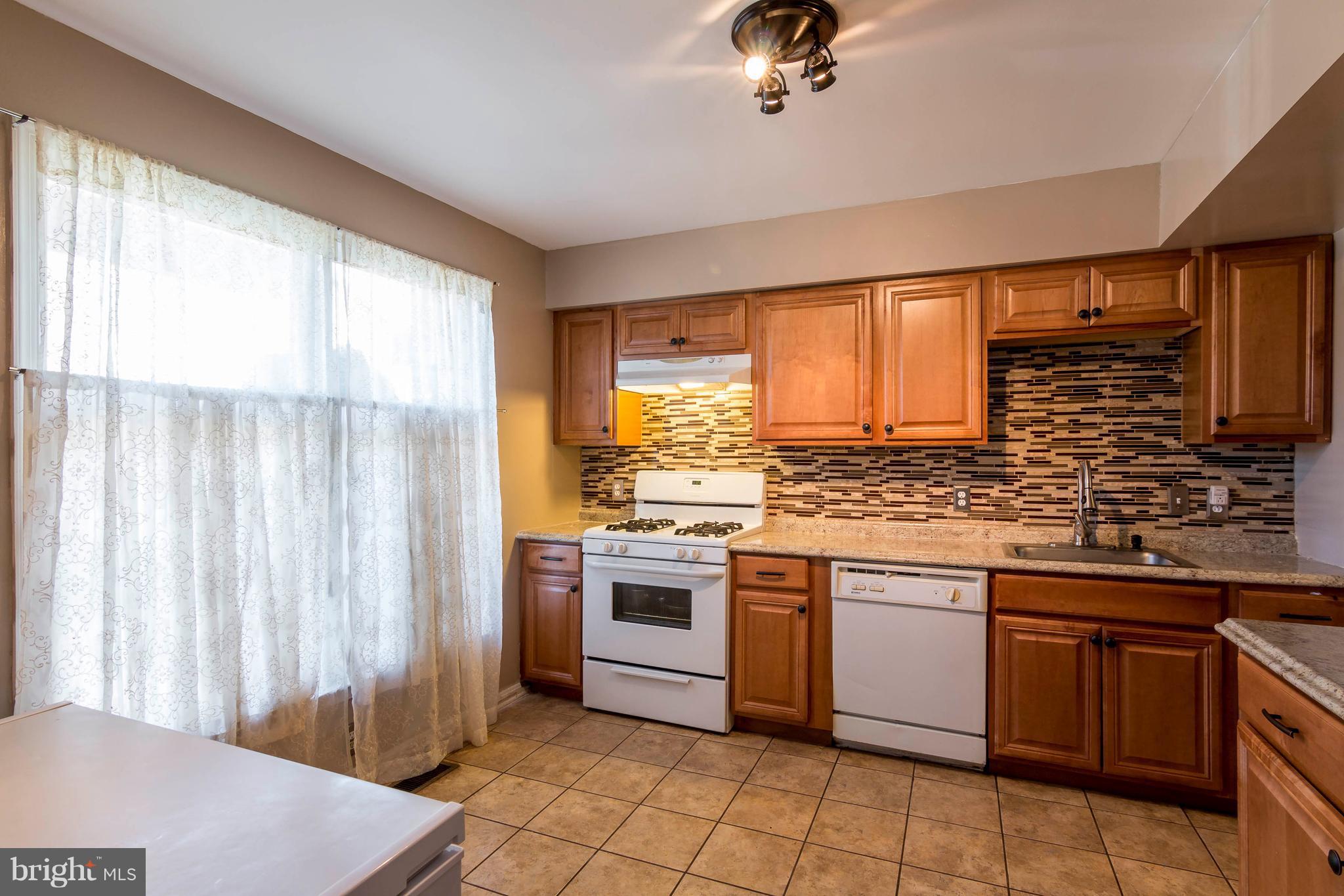 14355 Rosetree Court Silver Spring, MD 20906 - Photo 3 of 24 Kitchen