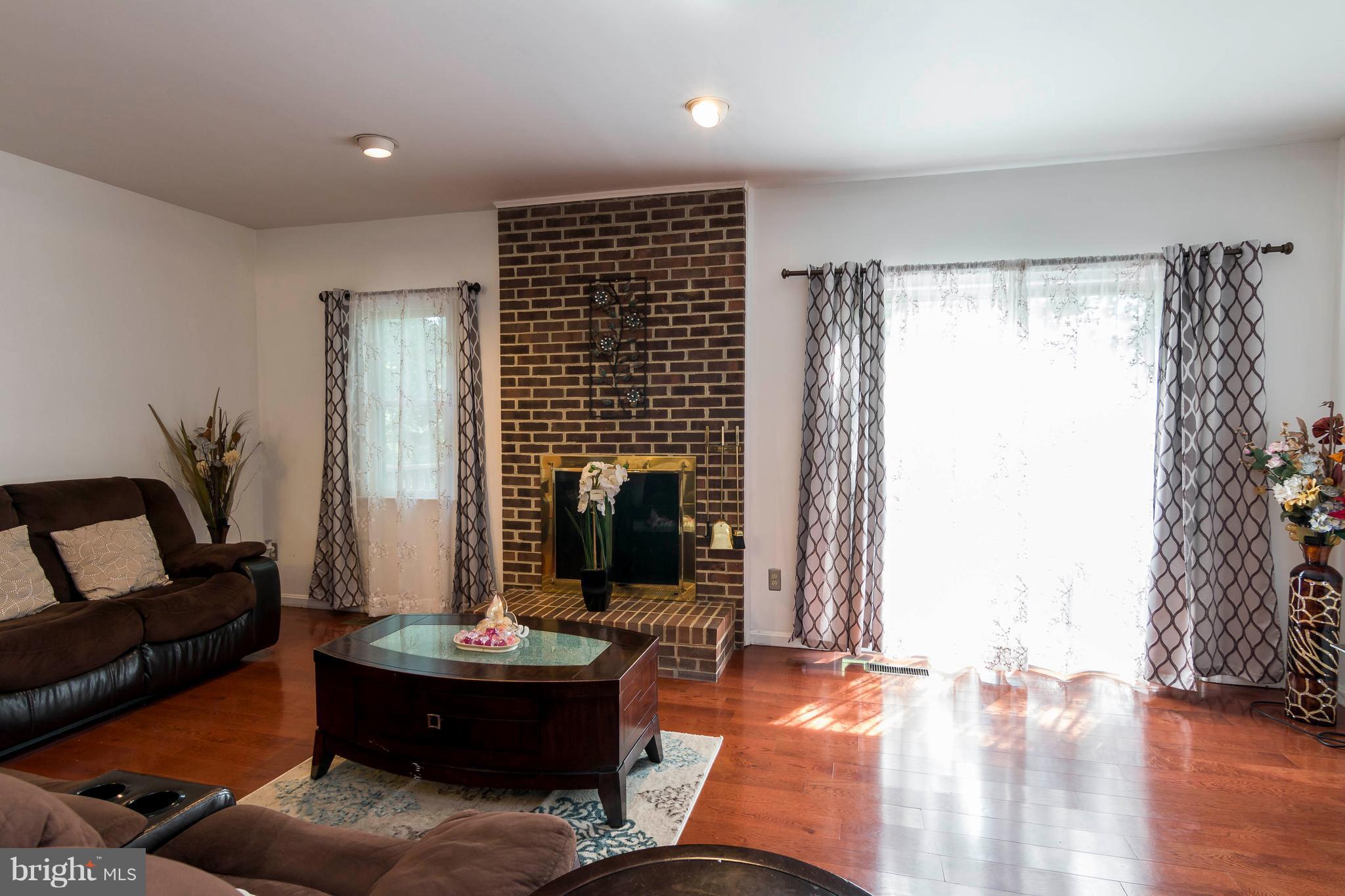 14355 Rosetree Court Silver Spring, MD 20906 - Photo 10 of 24 Living Room