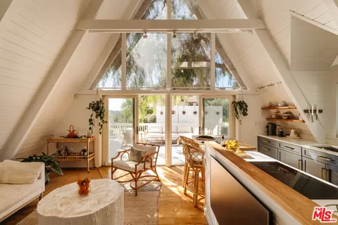 $1,550,000 | 21316 Hillside Drive, Topanga, CA 90290