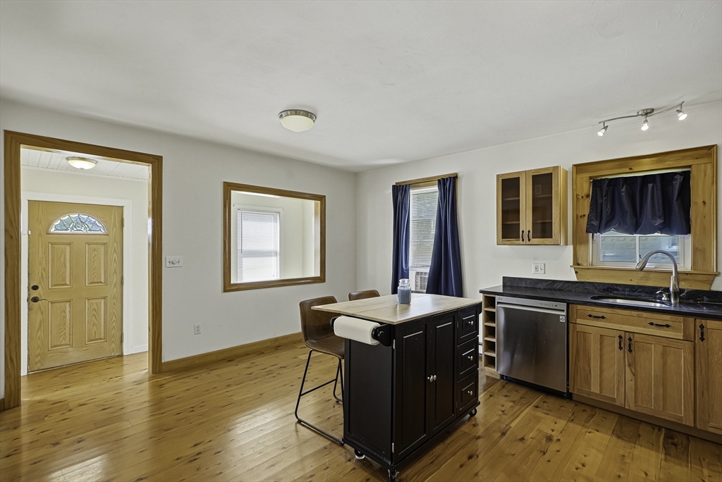 55 Chilmark Street Worcester, MA 01604 - Photo 18 of 42