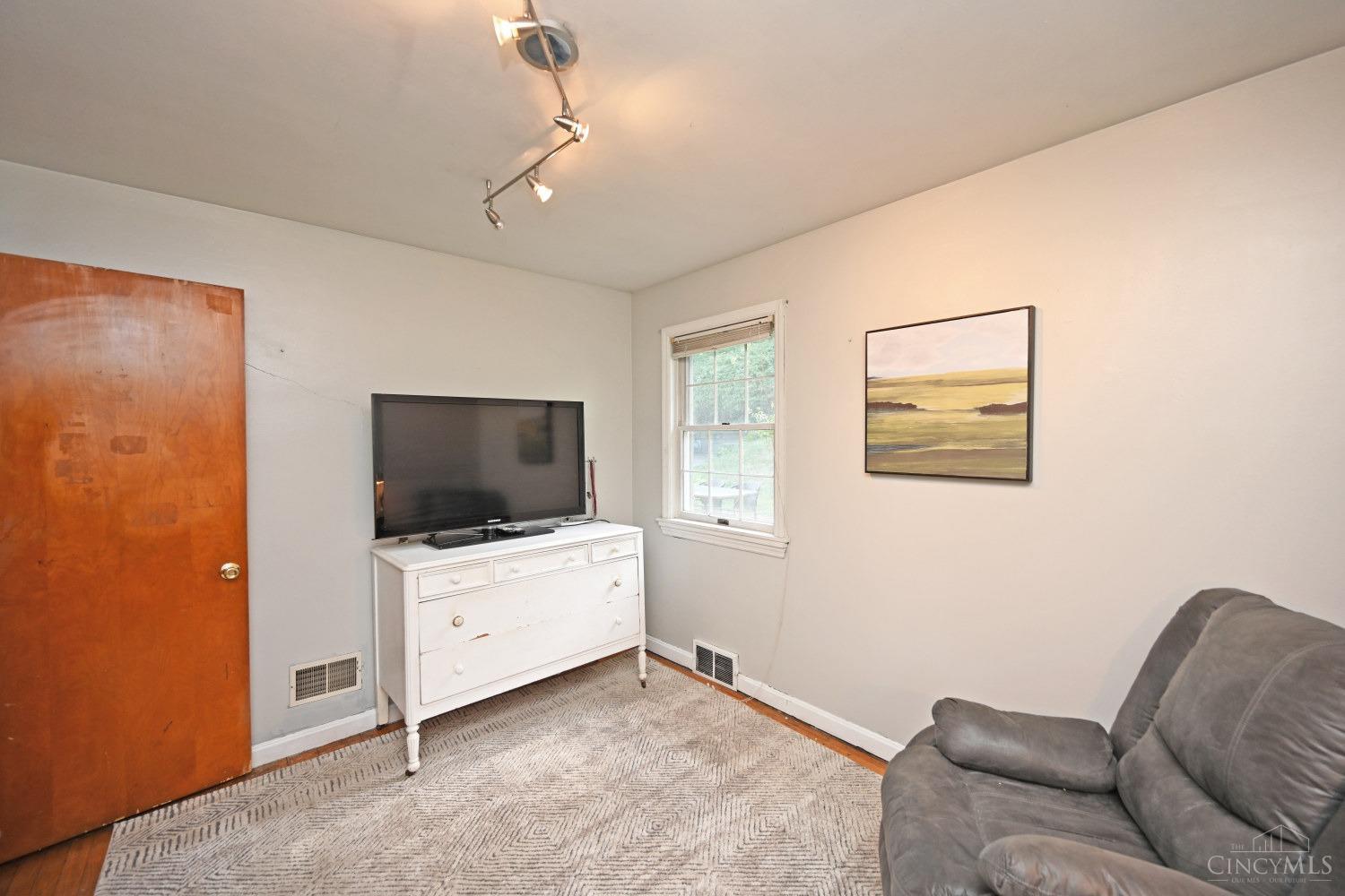 4051 Hubble Road Cincinnati, OH 45247 - Photo 27 of 37