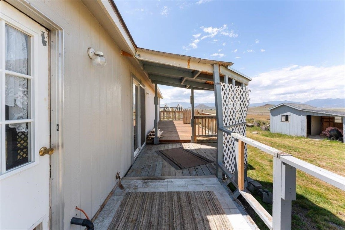 1611 Lichens Road Montague, CA 96064 - Photo 13 of 32 Gallery Image 13