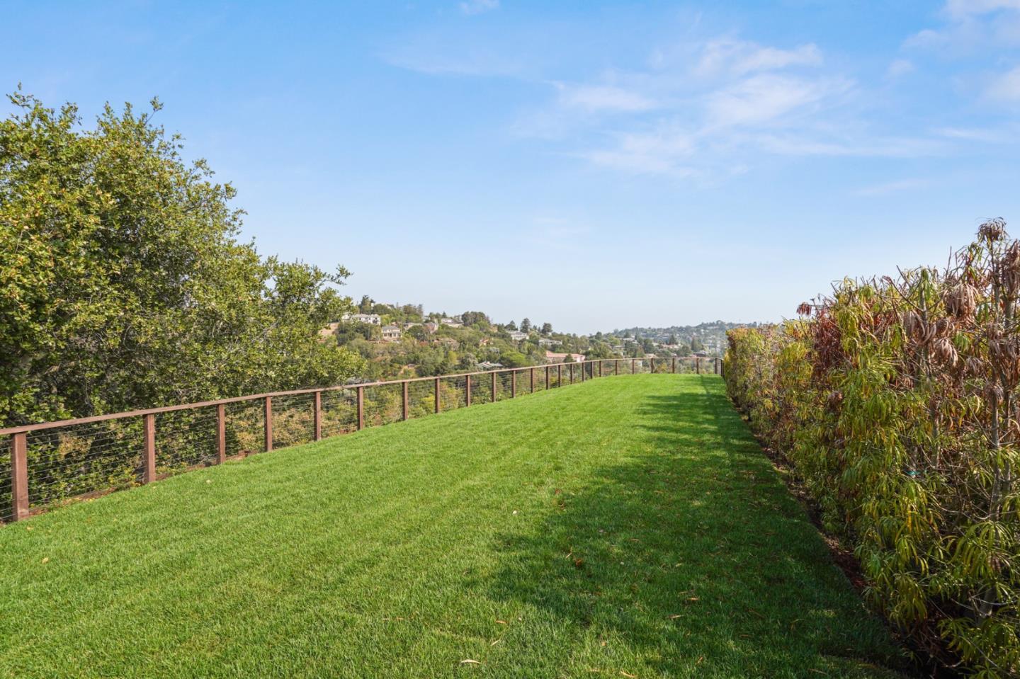 Queens Court San Carlos, CA 94070 - Photo 11 of 72 Gallery Image 11
