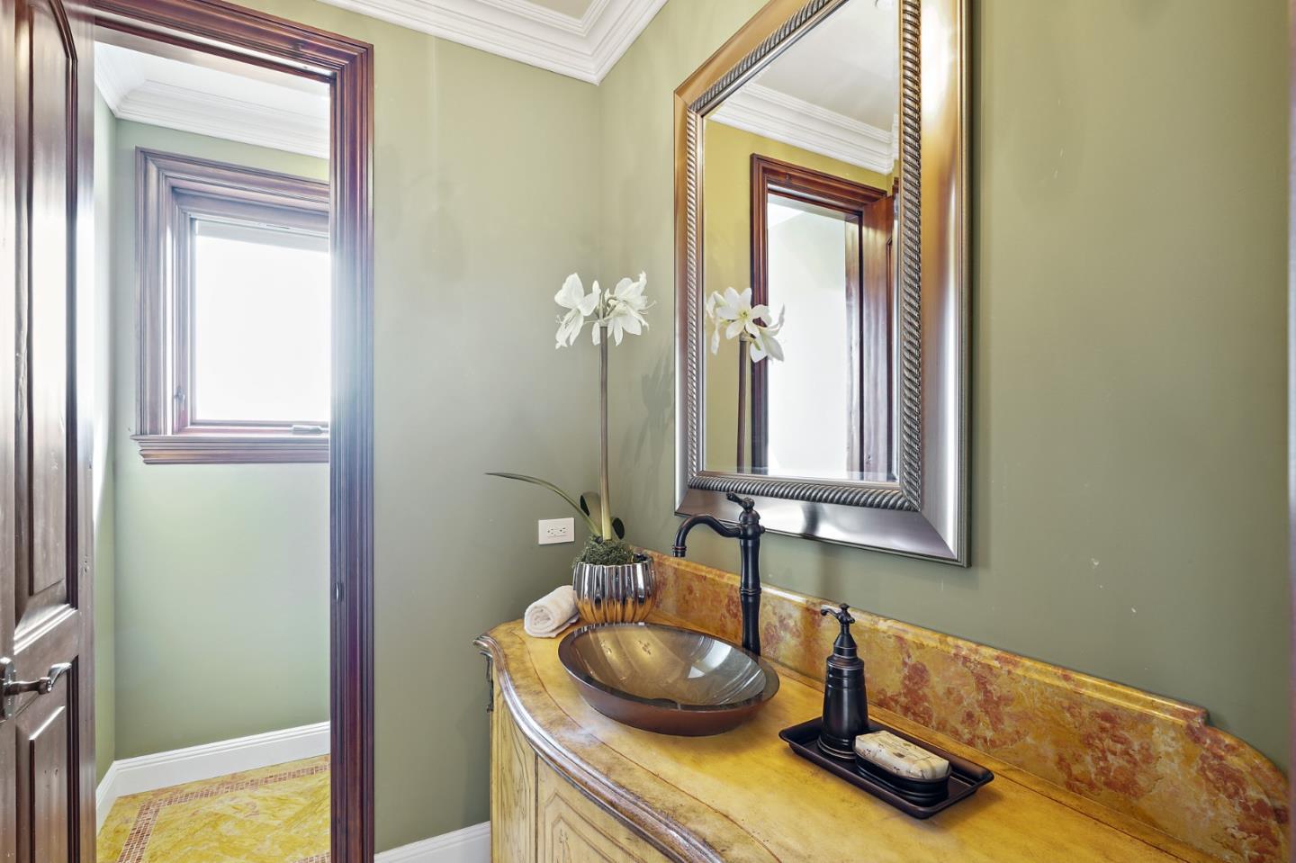 Queens Court San Carlos, CA 94070 - Photo 23 of 72 Gallery Image 23